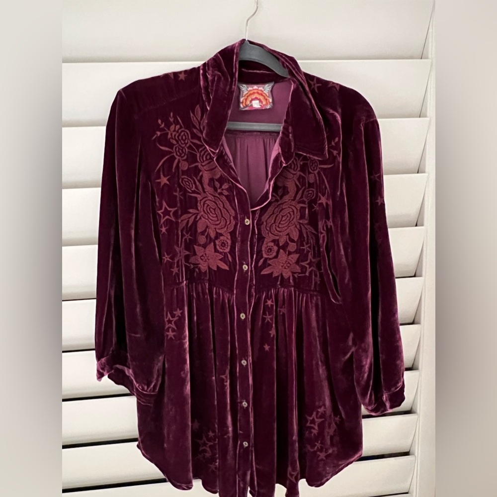 Johnny was maroon velvet top/tunic embroidered XL